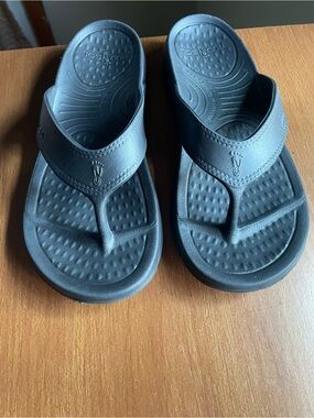 NUUSOL Womens Size 7 Cascade Black Flip Flop Rubber Sandals